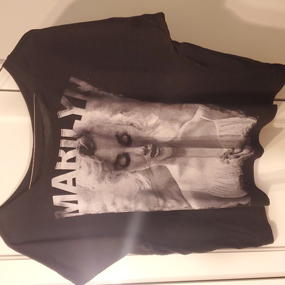 Marilyn Monroe, medium graphic t shirt with capped sleeves. - Picture 2 of 3